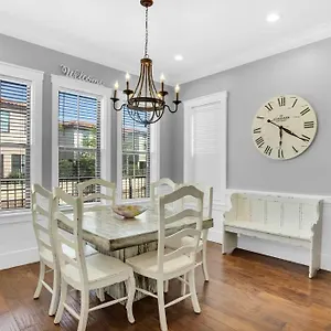 https://large-4-bedroom-with-bunk-room-and-2-golf-carts.hotels-destin.com